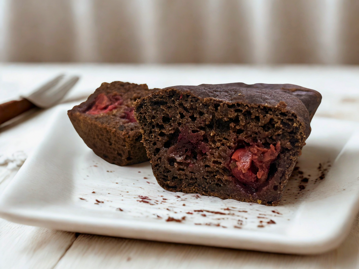 Brioșe cu carob și vișină